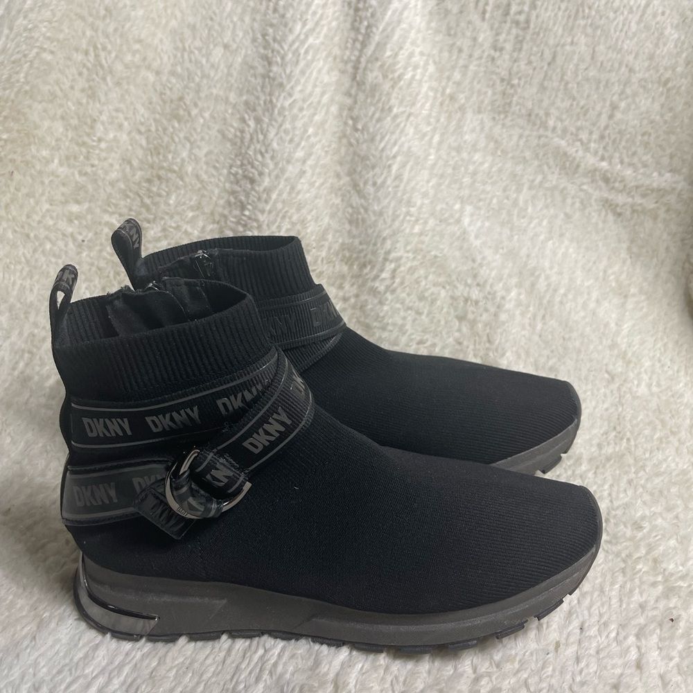 DKNY Miley stretchy black Slip on ankle boots Sneakers Gun Metal accents SZ9.5
